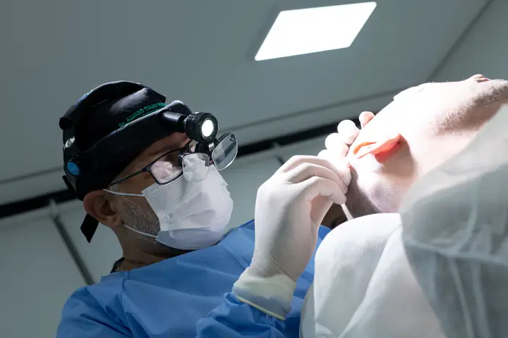 Quanto custa o transplante de barba